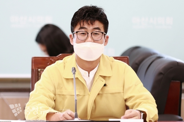 안정근 의원 '아산시 상수도 급수조례 일부개정 조례안' 발의하고 취지 설명하고 있다.