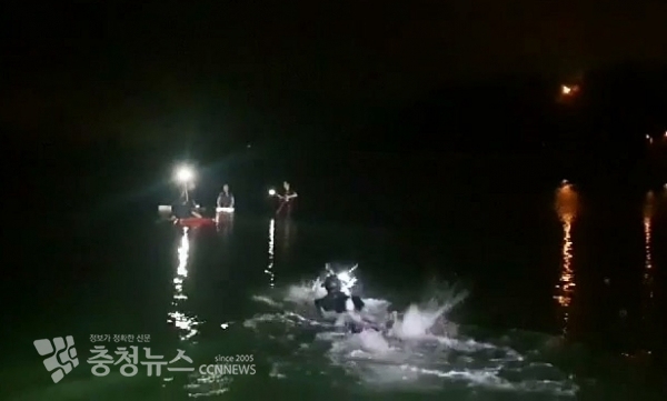 태안해경, 밀물에 야간해루질 나섰다 고립된 3명 전원 구조