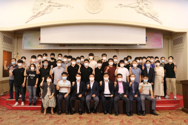 전국품질분임조대회에 진출한 서부발전의 14개팀. 이번 대회에서 금상 8개 포함 참가팀 모두가 대통령상을 수상하는 쾌거를 이뤄냈다.