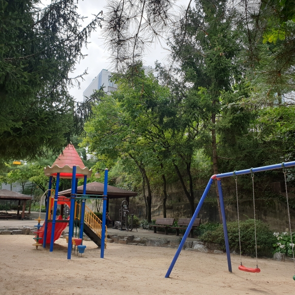 안심마을 만들기 사업지인 송산어린이공원 전경