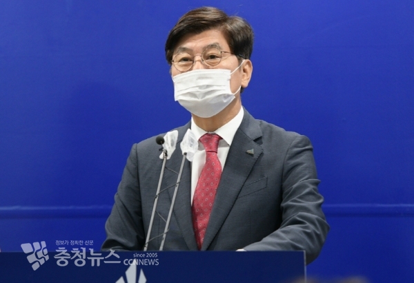 브리핑 하는 이춘희 세종시장