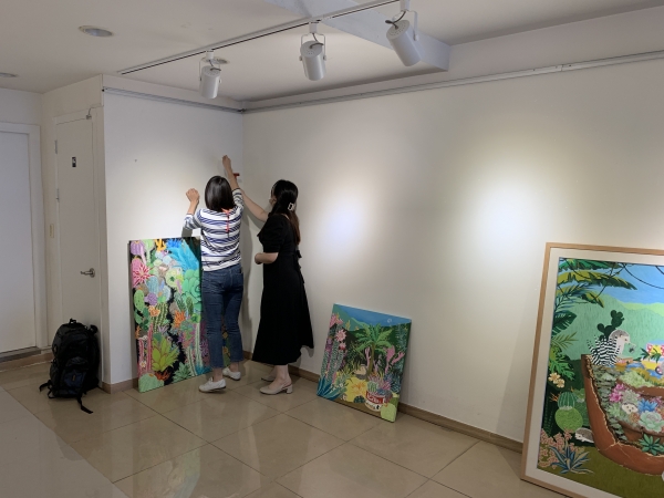 화니갤러리 전시 준비 모습