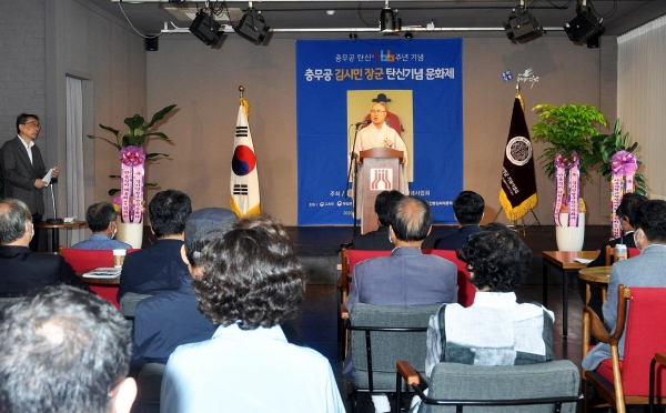 충무공 김시민장군 탄신 466주년 문화제 개최 김법혜 회장 기념사 모습