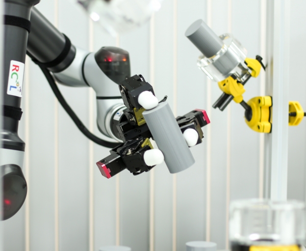 생기원이 개발한 로봇 손.