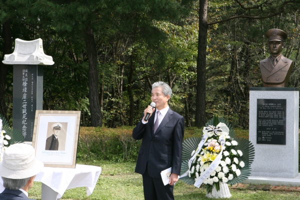 22일 목원대학교 채플 기념동산에서 열린 ‘윌리엄 해밀턴 쇼 대위 전사 70주년 추모예배’에서 권혁대 총장이 추도사를 하고 있다.