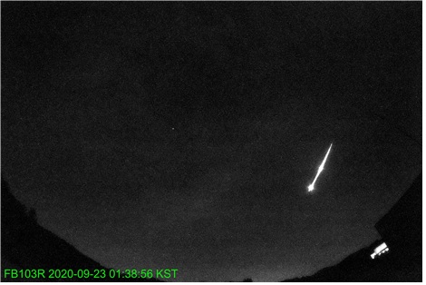 한국천문연구원 유성체감시네트워크에 포착된 화구 사진.