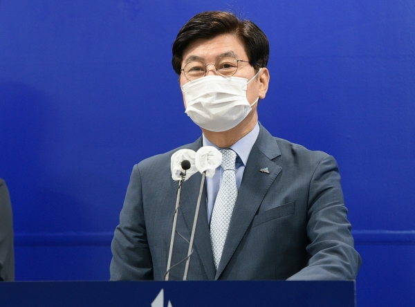 이춘희 세종시장이 긴급재난지원금 추가지급에 대해 설명하고 있다.