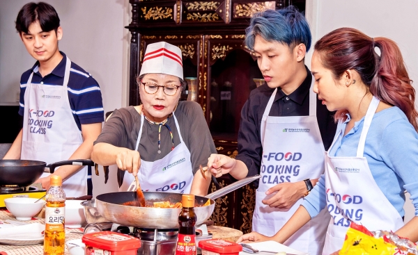 인플루언서와 함께한 K-Food 홍보영상 촬영사진