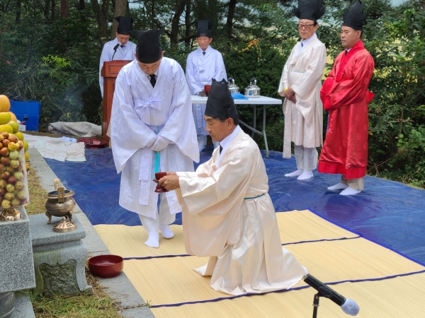 유왕산 추모제 모습