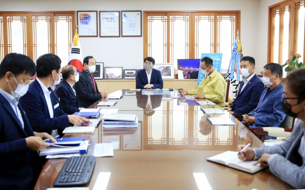 지난 7일 시장실에서 열린 서산환경교육도시용역 착수보고회 장면