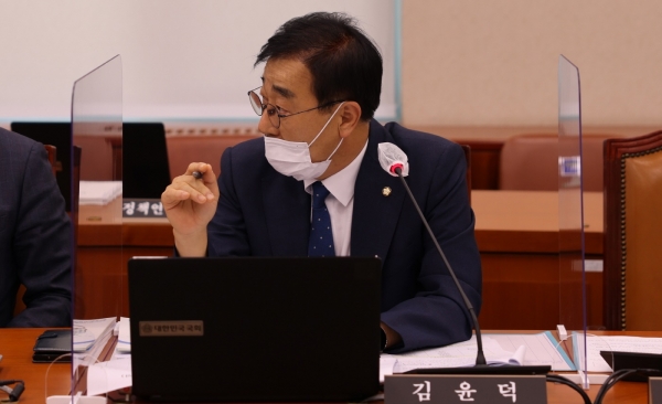 더불어민주당 김윤덕 의원