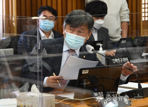 국정감사 질의하는 더불어민주당 서동용 의원.