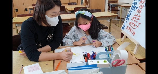 세종시교육청 기초학력지원센터의 파견교사가 학교로 찾아가 한글 학습을 지원하고 있다.