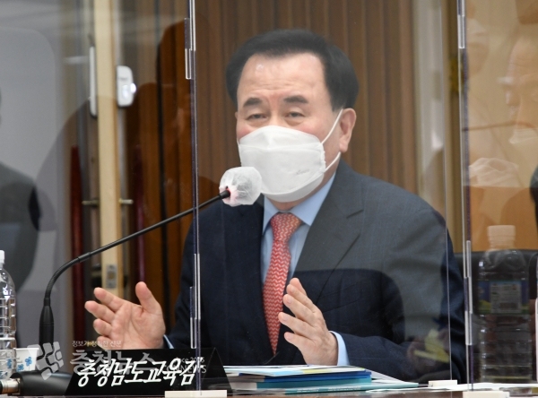 김지철 충남교육감이 19일 국정감사에서 "미성년자 대상 성범죄에 중징계를 내리겠다"고 말했다.