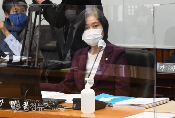 열린민주당 강민정 의원.