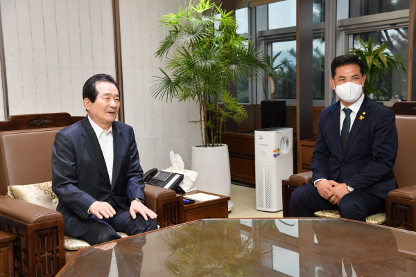 (좌측부터) 정세균 국무총리, 박영순 대전시당위원장