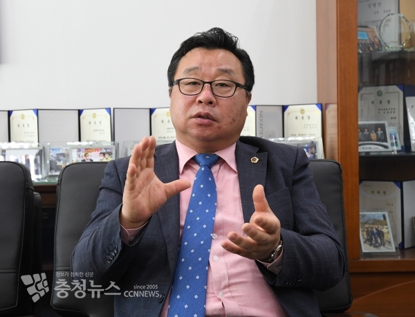 대전시의회 홍종원 행정자치위원장 충청뉴스 인터뷰 모습.