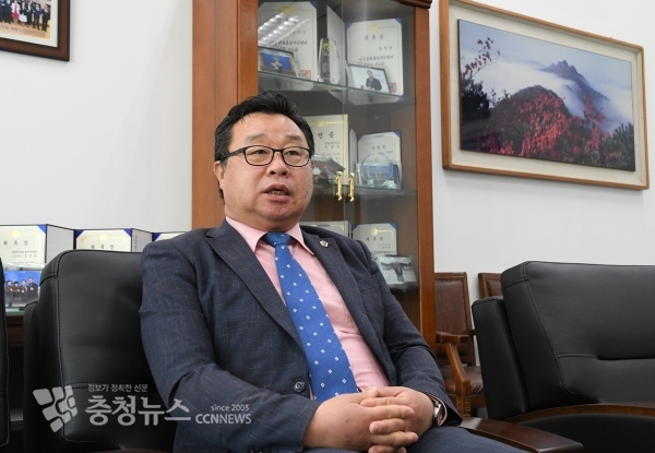 대전시의회 홍종원 행정자치위원장 충청뉴스 인터뷰 모습.
