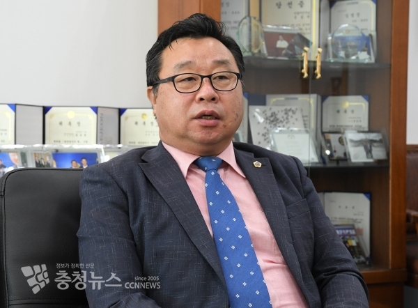 대전시의회 홍종원 행정자치위원장 충청뉴스 인터뷰 모습.