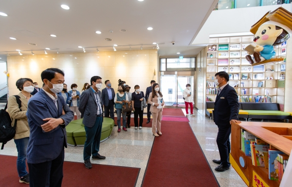청양군  보육복지 학습문화 공간 융복합화 잰걸음-지난 6월 증평군립도서관 벤치마킹