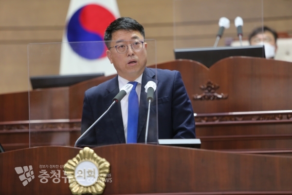 시정질문 하는 이종담 천안시의회 의원