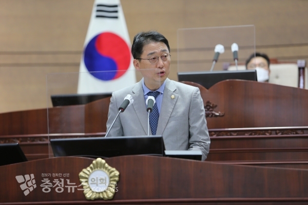 시정 질문하는 김선태 천안시의회 의원