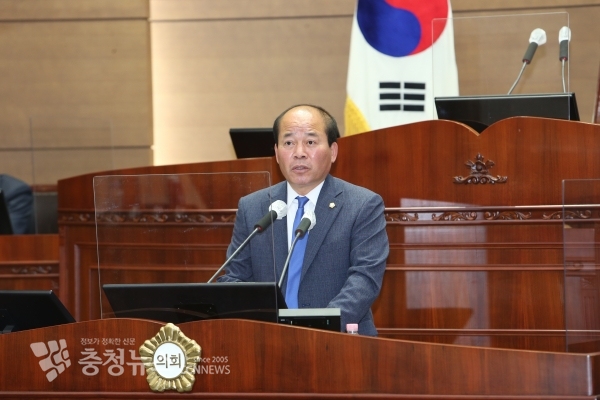 시정 질문하는 육종영 천안시의회 의원