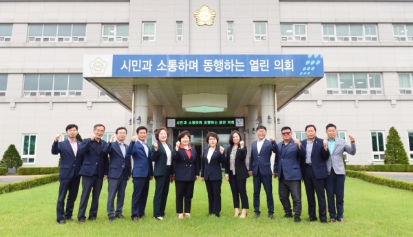 보령시의회 의원들 단체사진