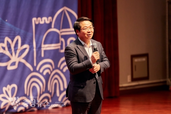 격려중인 오세현시장