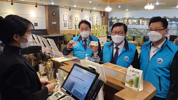 2일 코로나19 장기화로 침체한 지역경제활성화를 위해 지역 화폐와 연계한 온통세일 서구의 날 릴레이 이벤트 개최
