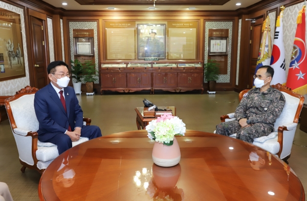 계룡시장-육군참모총장 환담 모습