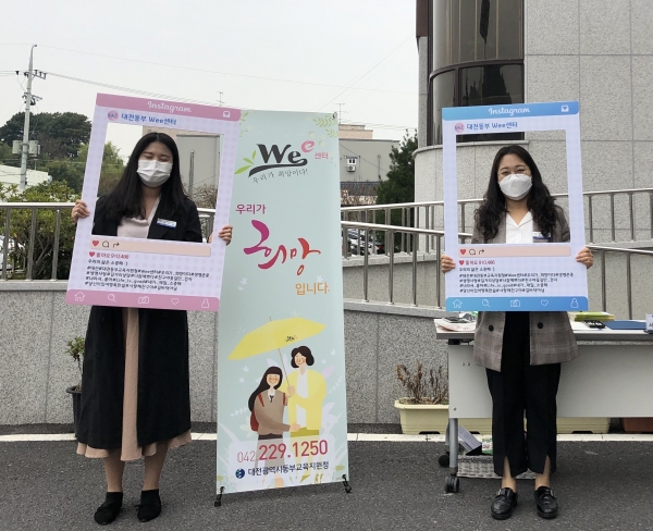 생명존중 길거리 상담 모습.