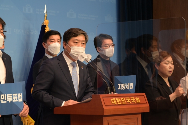 11일 국회 정론관에서 개최된 ‘지방분권 및 균형발전 입법과제 통과 촉구 기자회견’ 개최 모습