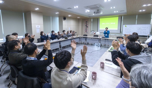 지난 14일 공동체지원센터에서 중간지원조직 합동워크숍을 열었다.
