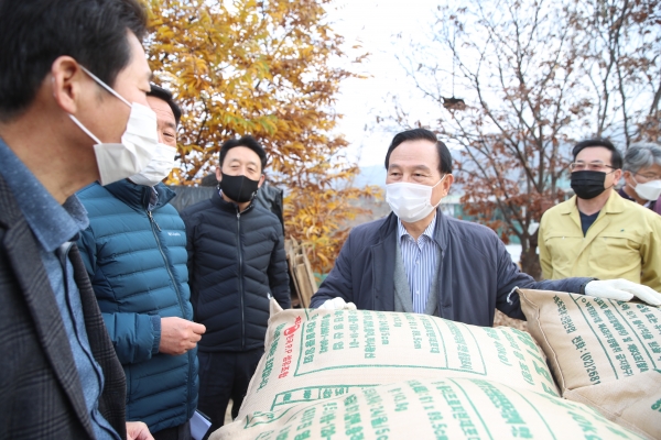 박상돈 시장, 공공비축미 매입현장 방문해 농민 격려