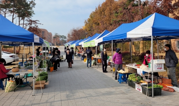세종시 새롬동 찾아가는 로컬푸드 직매장 모습.