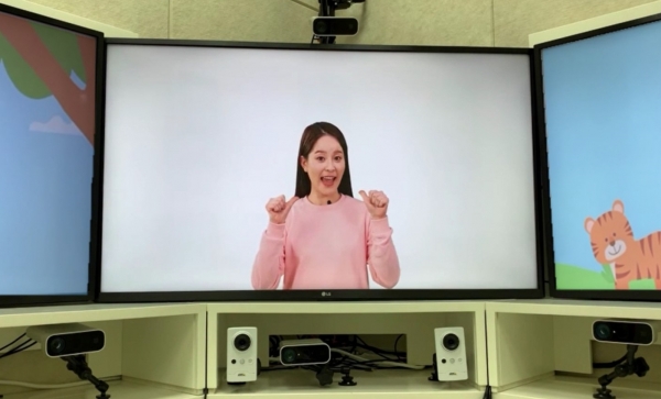 ETRI 연구진이 자폐스펙트럼장에 선별을 위해 개발중인 영유아의 사회적 상호작용 유도를 위한 영상 콘텐츠.  아이들이 영상을 보면서 반응하는 행동을 카메라에 담아 복합 인공지능 기술분석을 통해 관련 증상을 탐지할 수 있다.