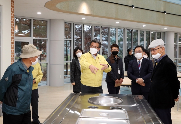 정용래 유성구청장, 유성실버복지센터 준비상황 점검