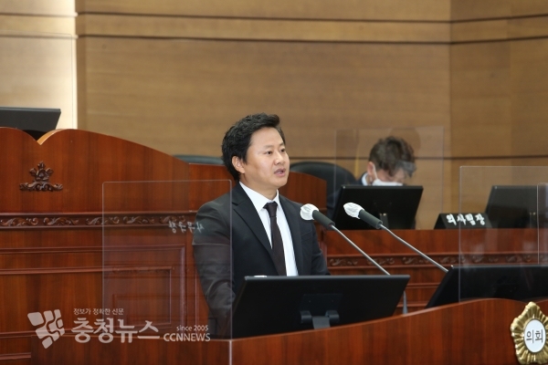 5분 발언하는 이은상 천안시의회 의원