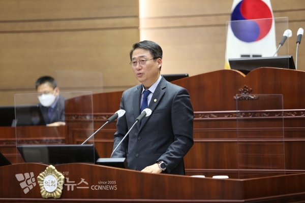 5분 발언하는 김선태 천안시의회 의원