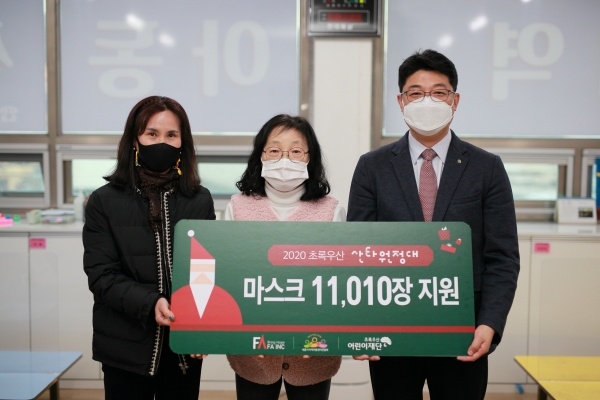 좌측부터 사랑나눔지역아동센터장 김원아 세종시지역아동센터연합회장 정은화 초록우산 어린이재단 세종지역본부장 최승인