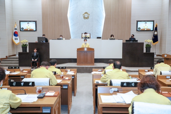김홍장 시장이 23일 제78회 당진시의회 제1차 본회의에서 시정연설을 하고 있다.