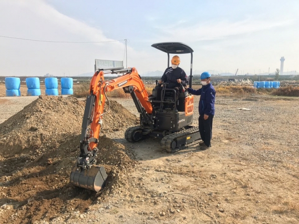 아산시농업기술센터에서 소형건설기계 교육 실시