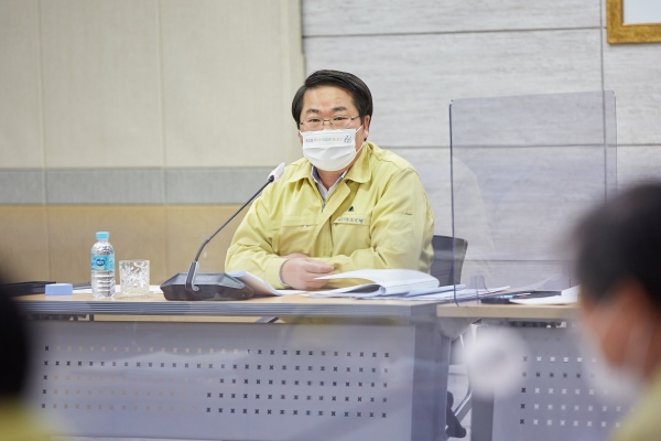 12월 확대간부회의를 주재하고 있는 오세현 시장