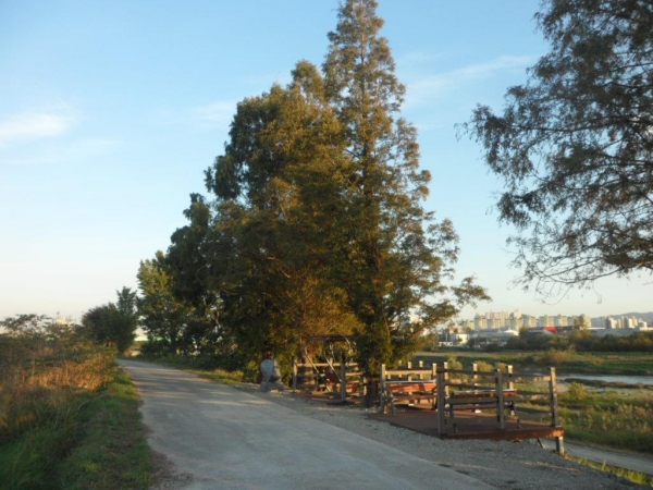 백의종군길에 설치된 아산그린타워 전망데크