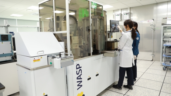 국립대학교병원 최초로 진단검사의학과에 임상미생물검사 전자동 시스템을 구축