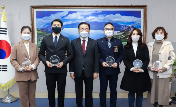 우수자원봉사자 단체 사진