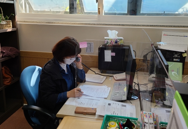 백석대 학생생활상담센터 상담사들이 재학생 대상 전화 상담을 하고 있다.