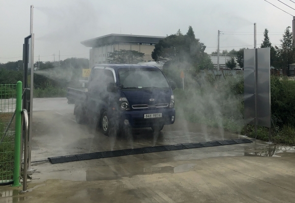 미생물배양센터 차량 소독 모습