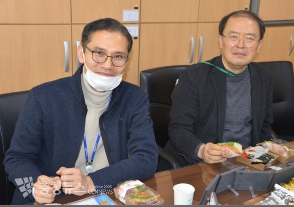 이경우 참여공체과장과 이준우 사무관